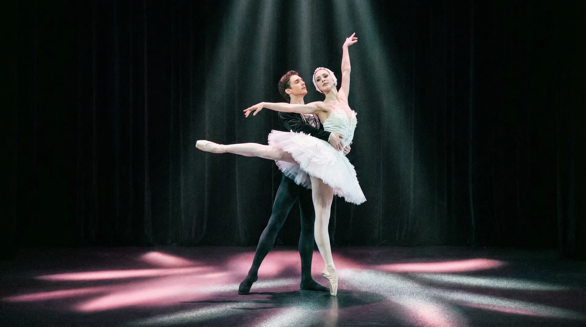 天鹅湖双人舞经典场景 - 尤物